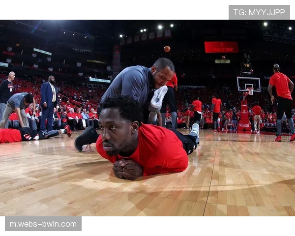 杜伦防守手部接触阿伦手腕 漏判犯规导致骑士关键失误